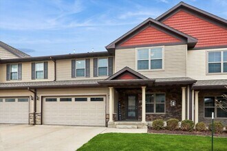 Building Photo - $2,000 | 3 Bedroom, 2.5 Bathroom Town Home | Pets Allowed | Available for August 1st Move-In!