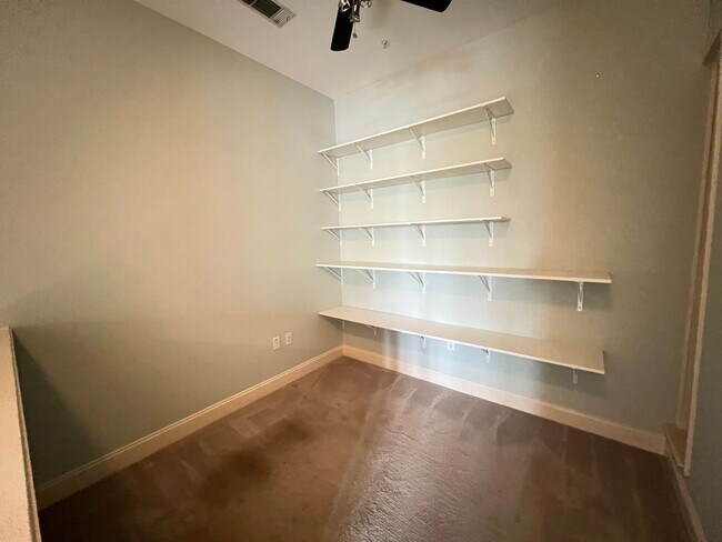 Building Photo - 1 Bedroom 1.5 Bath Condo on Daniel Island ...