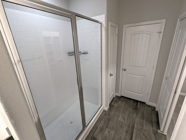 Building Photo - Modern 3-Bedroom Condo for Rent in Pfluger...