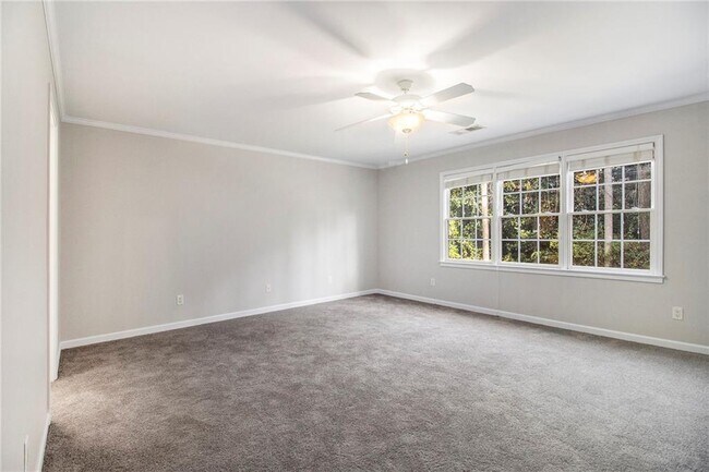 Building Photo - 960 Landmark Dr NE