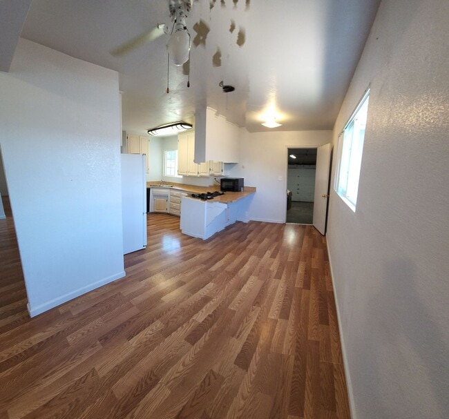 Building Photo - 4 bed 3 baths!  House ideally located close to campus, shopping, Bishop Peak
