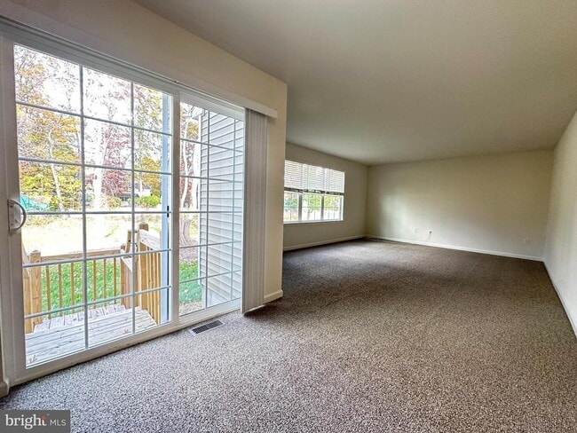 Building Photo - 377 Minck Ave