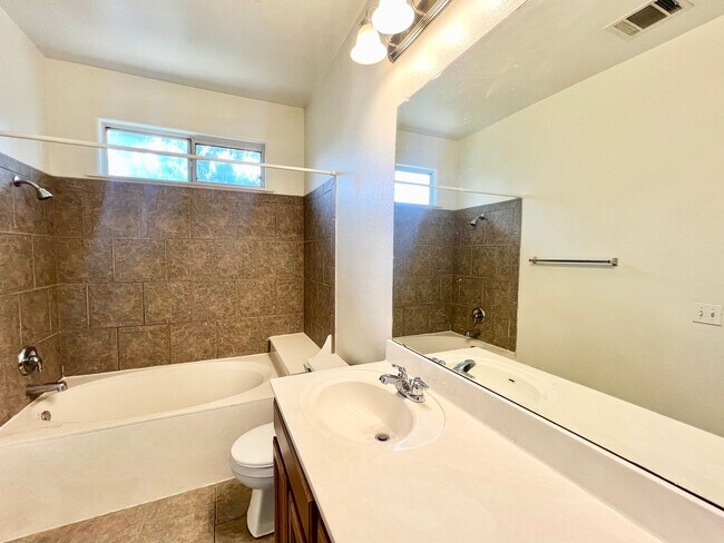Building Photo - 2406 Allred Dr