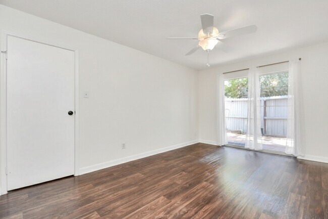 Building Photo - 7400 Bellerive Dr