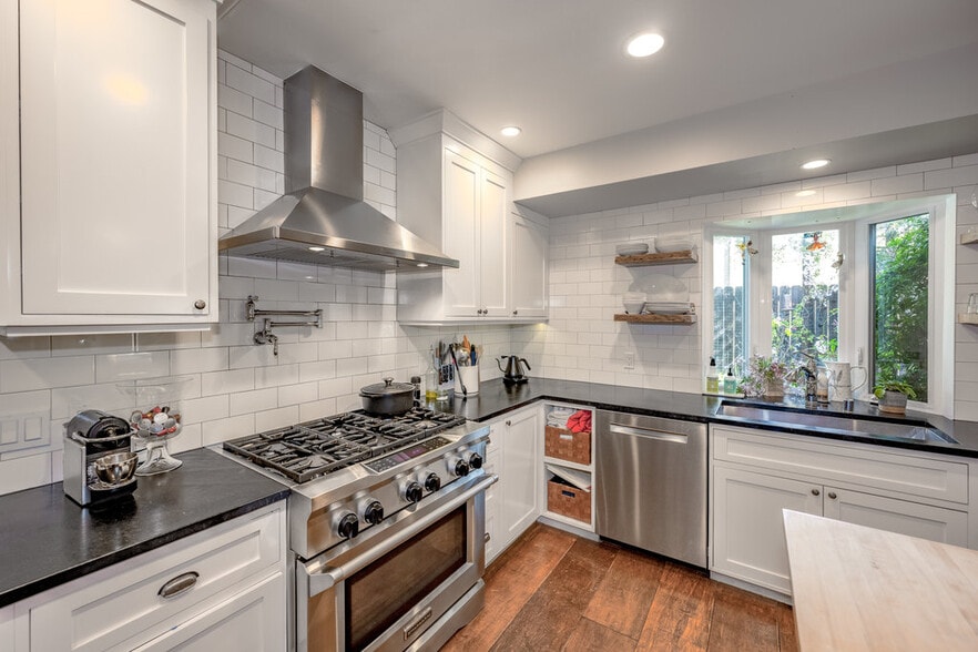 Building Photo - 2152 Grand Oaks Ave