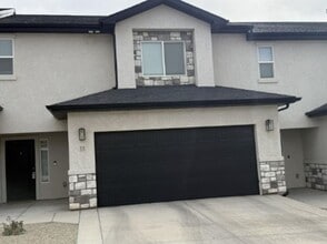 Building Photo - Beautiful 3 Bed/2.5 Bath Townhome For Rent!
