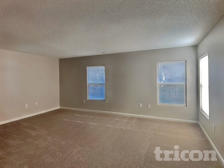 Building Photo - 10242 Hugue Way