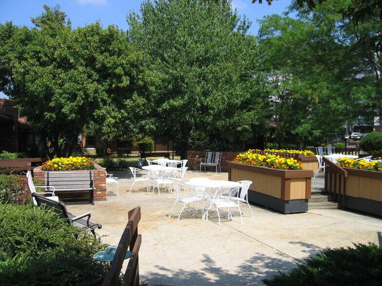 Hilltop Village 55+ 25900 Euclid Ave Euclid OH 44132 Apartment Finder