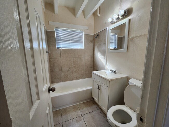 Building Photo - 512 19th St