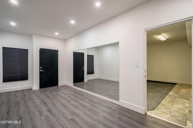Building Photo - 1029 Calle Parque Dr