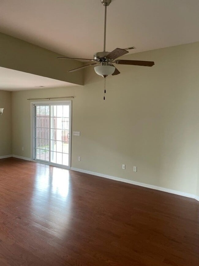 Building Photo - This property is located at The Villages at Mariner's Pointe - 3 Bedrooms  2 Baths  with 2 Car Ga...