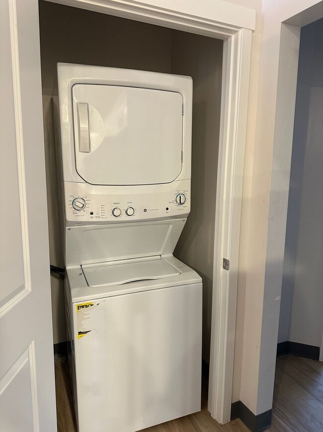 Building Photo - 8193 N Mohawk St