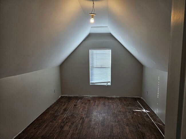 Building Photo - 211 Breakwater Dr