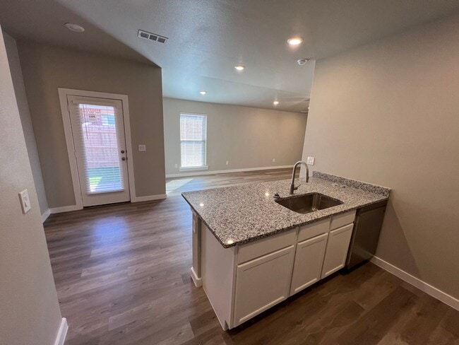 Building Photo - 3 Bedroom Townhome In Harvest Wolfforth!