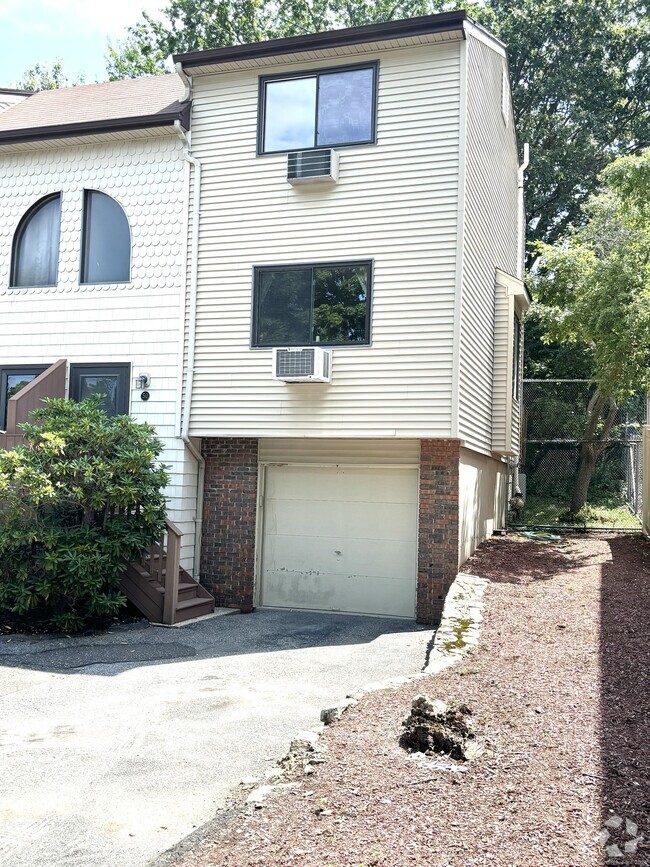 Building Photo - 60 Lawn Ave
