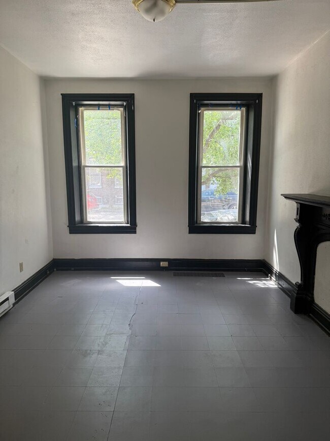 Building Photo - 607 Chestnut St