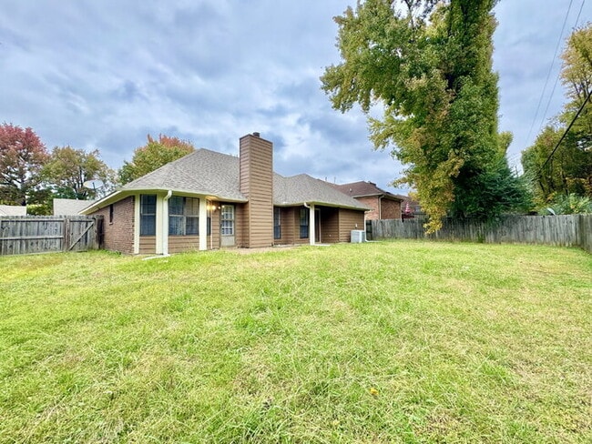 Building Photo - 7359 Peppermill Ln