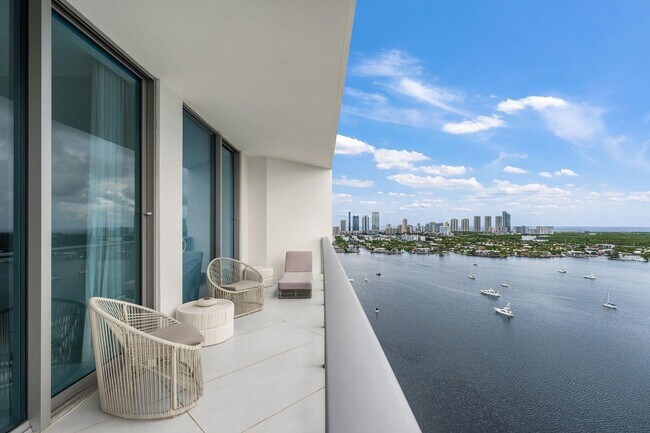 Building Photo - 17301 Biscayne Blvd