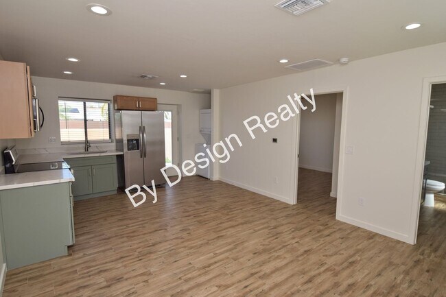 Building Photo - Contemporary 1 Bed 1 Bath with Beautiful Finishes, Private Yard & Off-Street Parking