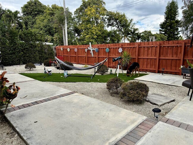 Building Photo - 3817 SW 33rd Ct