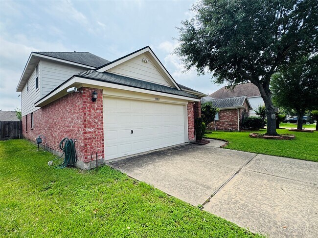 Building Photo - 8003 Beech Park Ln