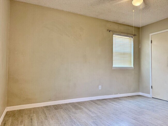 Building Photo - Rental