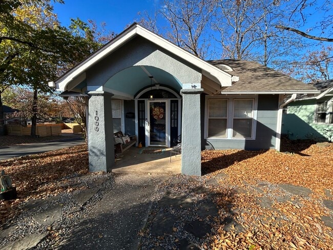 Building Photo - Contact Peggy 501 676 1758