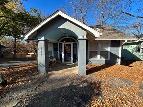 Building Photo - Contact Peggy 501 676 1758