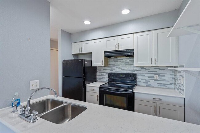 Building Photo - 20802 Bonanza St