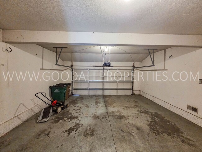 Building Photo - Gem of a home in West Des Moines Home with a 2-Car Garage