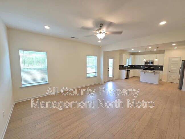 Building Photo - 142 Hadley Wy