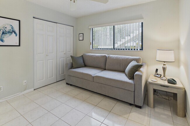 Building Photo - 15451 Pembridge Dr