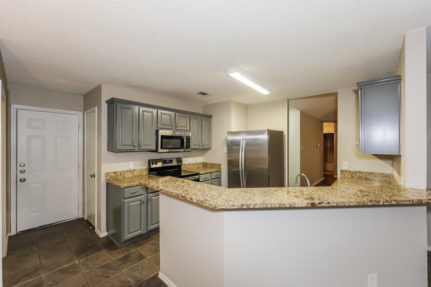 Building Photo - 704 Stonebrooke Dr