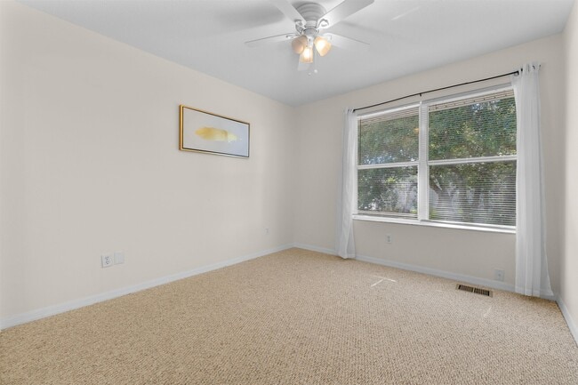 Building Photo - 109 B St