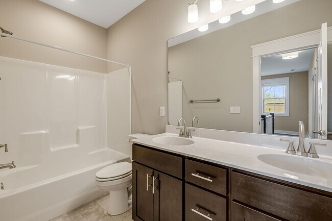 Building Photo - Stunning 3-Bedroom Townhome in Black Mountain's Sweet Birch Commons