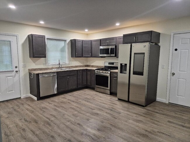 Building Photo - 10 Welchville Commons Dr