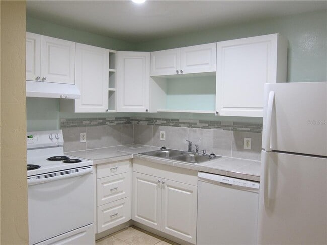 Building Photo - 2535 NW 62 Pl