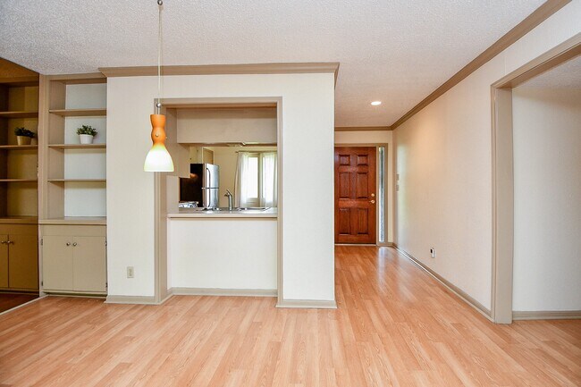 Building Photo - 6533 Bayou Glen Rd