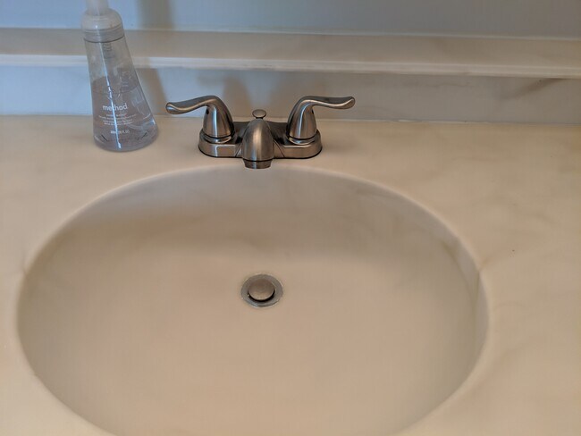 Building Photo - 200 Highland Ave