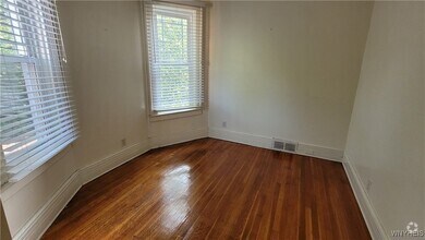 Building Photo - 558 Breckenridge St