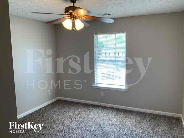 Building Photo - 5685 Cottage Ln
