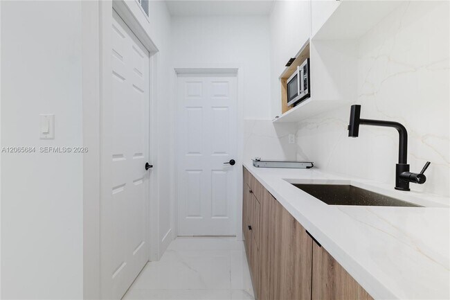 Building Photo - 5261 SW 89th Ave
