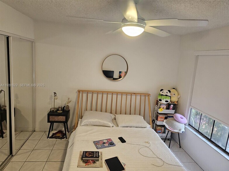 Building Photo - 10371 Jasmine Ct