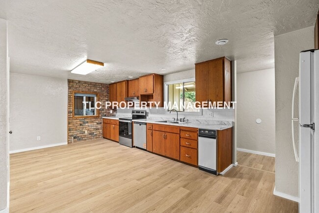 Building Photo - 2082 Ohio St