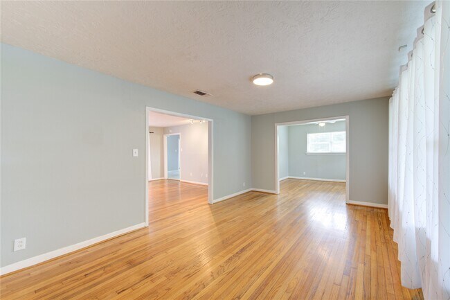 Building Photo - 5025 Hazelton St
