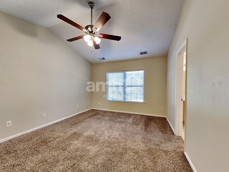 Building Photo - 228 Eagle Ridge Rd