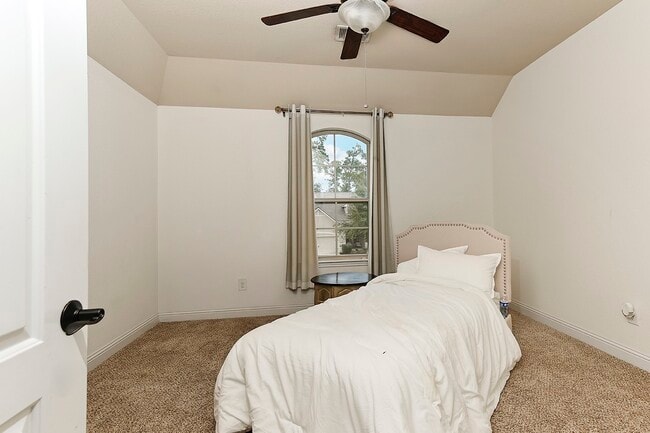 Building Photo - 27 Tioga Pl