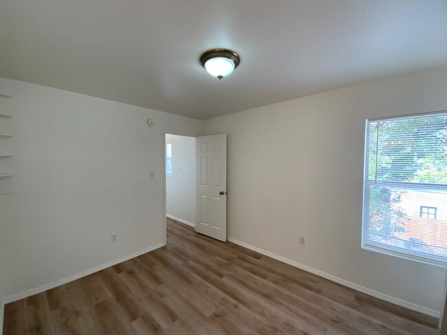 Building Photo - 3 Bedroom Townhome Available Near Albuquer...