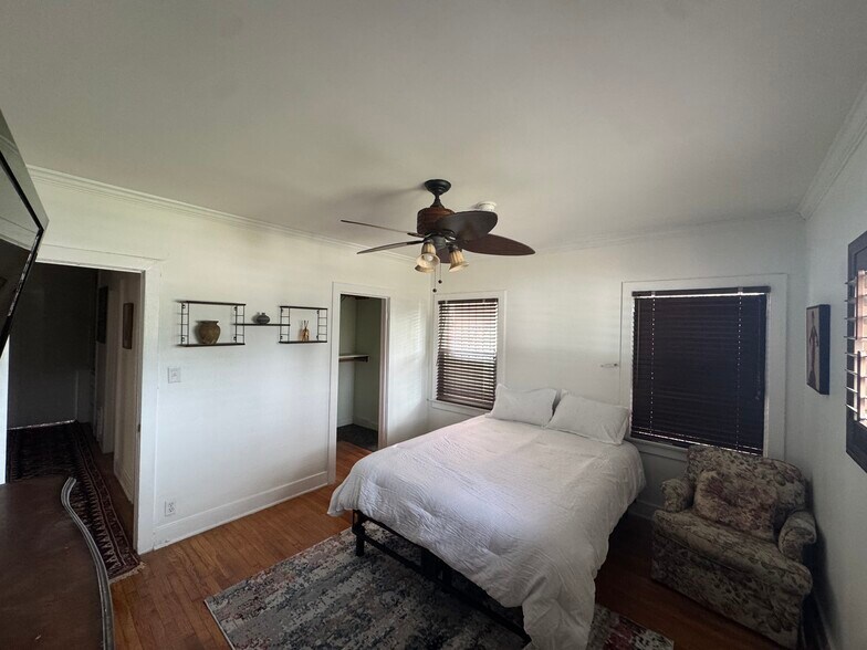 Building Photo - 1056 S Redondo Blvd