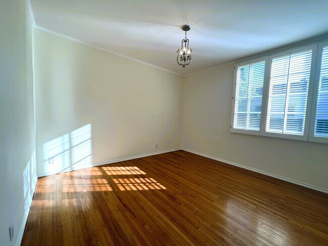 Building Photo - 803 Schumacher Dr